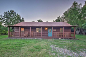 Starlight Cabin in Broken Bow with Hot Tub!